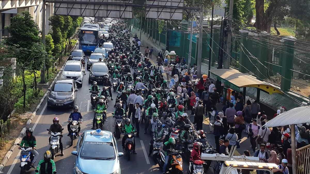 Solusi Mengatasi Kemacetan Akibat Tidak Adanya Lahan Parkir Ojek Online